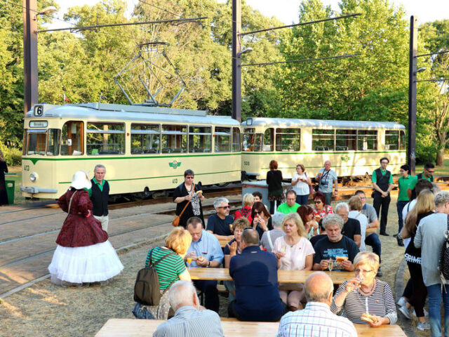 Am Samstag mit der historischen Straßenbahn in den Mai / Ausflug zum Frühlingserwachen im Herrenkrug