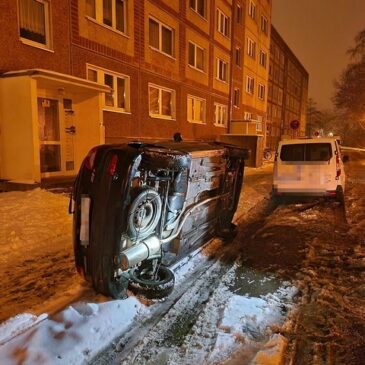 Unbekannte kippen vier Pkw in Quedlinburg um