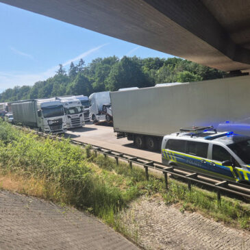 Polizei begleitet Tiertransport auf der A2 – Einsatz verhindert größeres Tiersterben