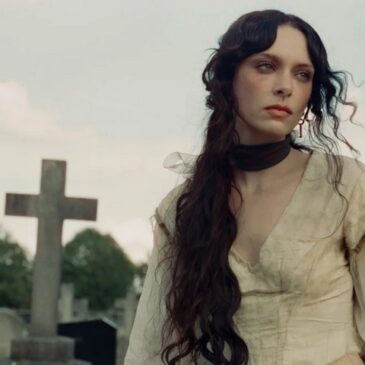 Nach Blitzbesuch in Deutschland: Holly Humberstone veröffentlicht ihre neue Single “Cruel World”