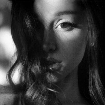 Ariana Grande kündigt neue Single „hate that I made you love” aus dem neuen Album “petal” an