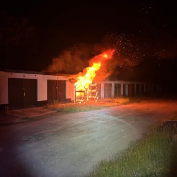Feuerwehr im Einsatz: Garagenbrand in Wernigerode