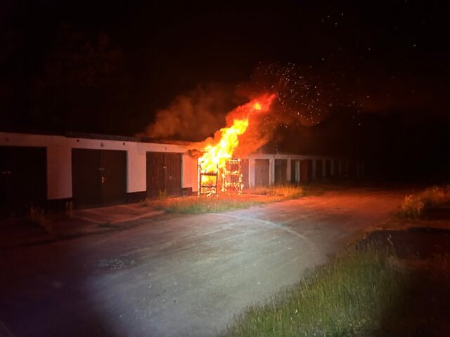 Feuerwehr im Einsatz: Garagenbrand in Wernigerode