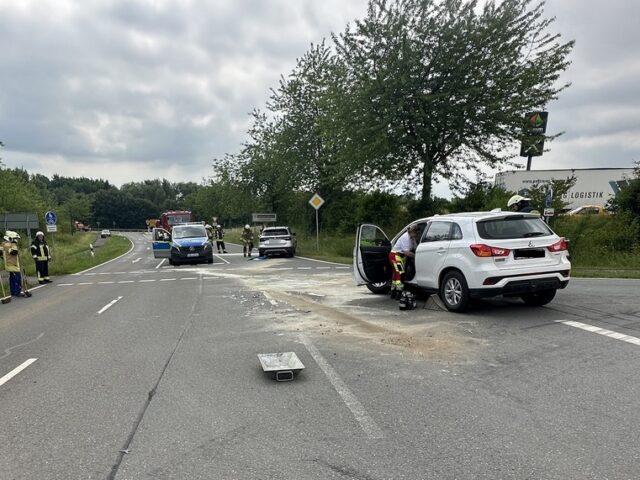 Zwei Verletzte bei Verkehrsunfall auf der B244