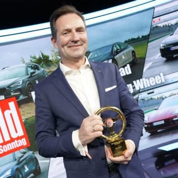 ŠKODA ENYAQ iV gewinnt Goldenes Lenkrad 2021 als bestes Elektro-SUV
