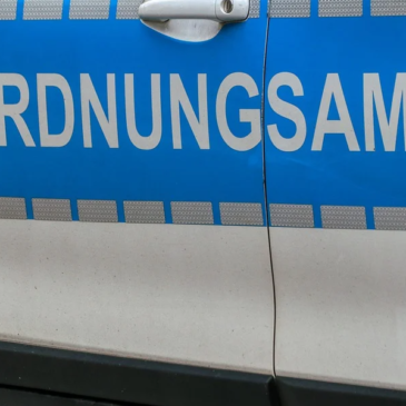 Magdeburger Ordnungsamt stoppt alkoholisierten Autofahrer in der Alten Neustadt und leistet Nothilfe in Neu Olvenstedt