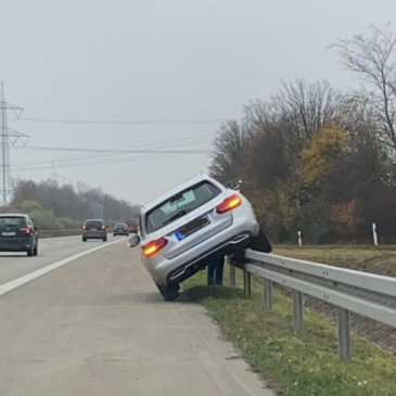 Verkehrsunfall auf der BAB 14 Fahrtrichtung Dresden Höhe der Anschlussstelle Magdeburg Stadtfeld
