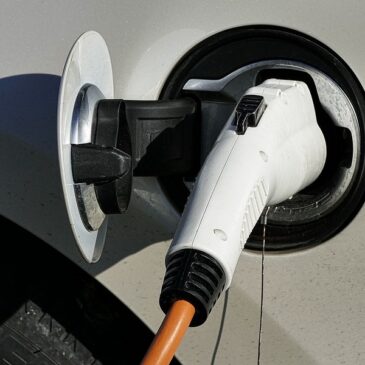 KfW: Zuschussprogramme zur Förderung neuer Ladestationen für Elektromobilität in Unternehmen und Kommunen starten am 23. November