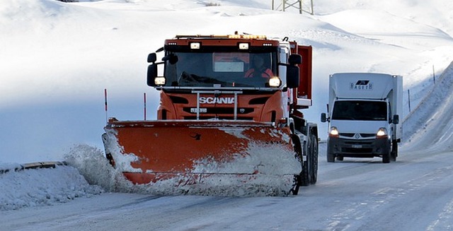 Fast 150 Fahrzeuge halten bei Eis und Schnee Sachsen-Anhalts Straßen frei