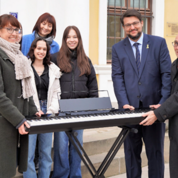 Stage Piano für Kinder- und Jugendchor – CDU-Fraktion sorgt für vorweihnachtliche Freude