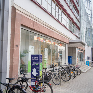 Heute in Magdeburg: Neue E-Bike-Ladestation vor der Stadtbibliothek