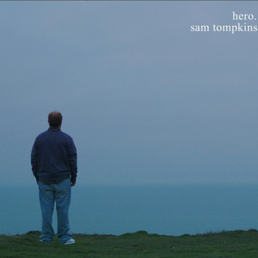 Sam Tompkins veröffentlicht seine neue Single “hero”