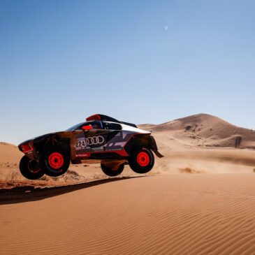Halbzeitbilanz bei der Rallye Dakar: Drei Audi RS Q e-tron beweisen Innovationskraft