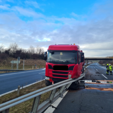 Verkehrsunfall nach Reifenplatzer auf A 36