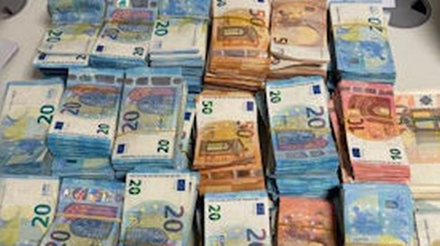 Neues vom Zoll: Bargeldschmuggel – Zoll stellt 181.670 Euro sicher