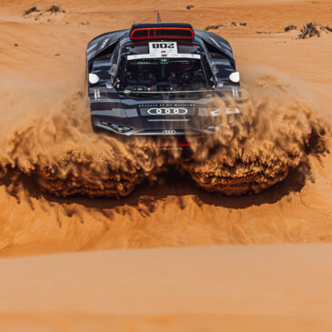 Emotionaler erster Sieg in der Wüste:Audi RS Q e-tron gewinnt in Abu Dhabi