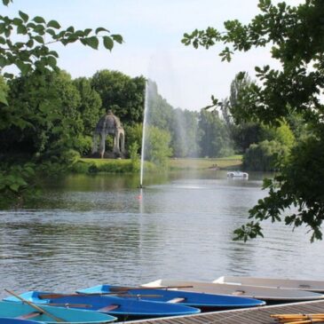 Bootssaison wird pünktlich vor Ostern eröffnet / Stadtpark Rotehorn: Boote auf dem Adolf-Mittag-See zu Wasser gelassen