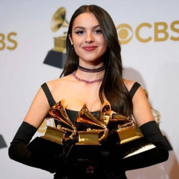 Olivia Rodrigo gewinnt drei GRAMMY Awards!