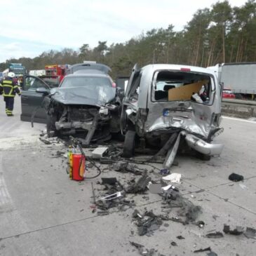 Heute auf der A 2: Auffahrunfälle am Stauende