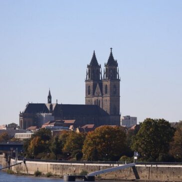 Tourismusminister Sven Schulze zeichnet die Landeshauptstadt Magdeburg als barrierefrei geprüften Tourismusort aus