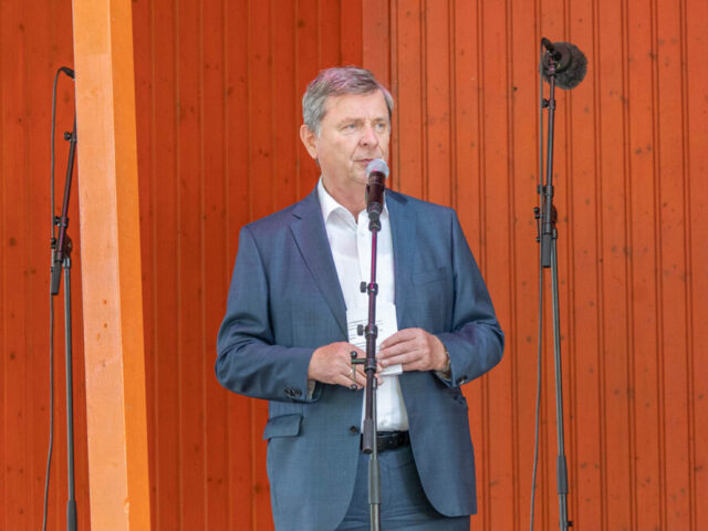 Baumspender*innen im Stadtpark empfangen