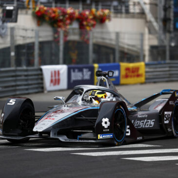 Doppelte Herausforderung für das Mercedes-EQ Formel E Team in Berlin