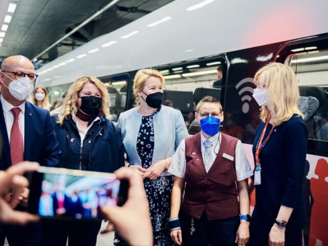 Frauen am Zug! Erster „Female ICE“ fährt durch Deutschland