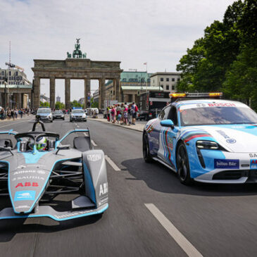 Das Porsche Safety Car der Formel E in den Straßen von Berlin