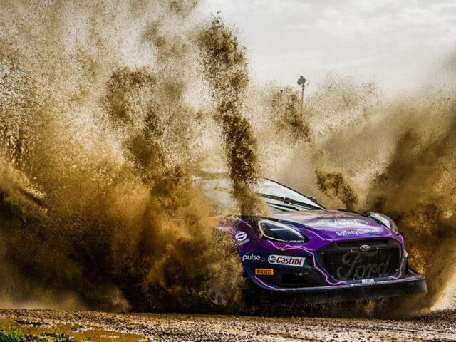 Der neue Ford Puma Hybrid Rally1 fährt bei der WM-Rallye auf Sardinien auf Rang zwei