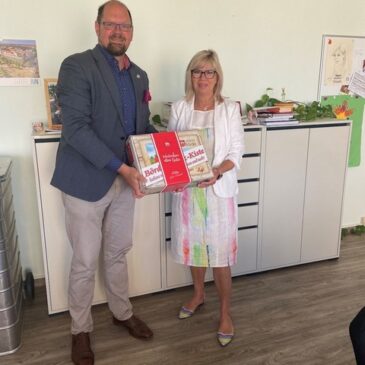 Gratulation: Landrat Martin Stichnoth besucht Simone Borris und gratuliert persönlich zur Wahl als Oberbürger-meisterin der Landeshauptstadt Magdeburg