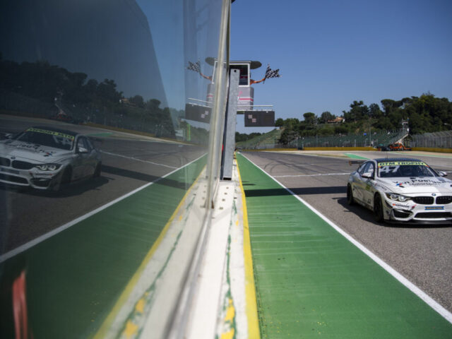Doppelter Triumph: Colin Caresani gewinnt auch das spektakuläre Sonntagsrennen zur DTM Trophy in Imola