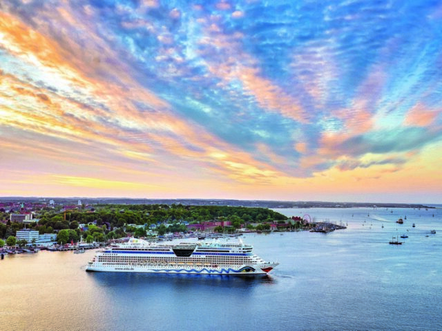 Starke Partnerschaft zur Kieler Woche: AIDA Cruises mit drei Schiffen und großer Urlaubswelt an Land