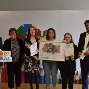 „bunt statt blau“: Schülerinnen im Landkreis Mansfeld-Südharz gewinnen Plakatwettbewerb in Sachsen-Anhalt