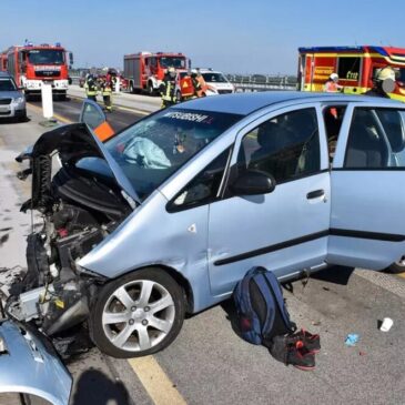 Schwerer Verkehrsunfall mit insgesamt 5 verletzten Personen auf der A2