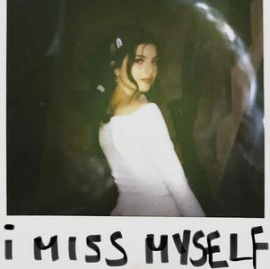 renforshort veröffentlicht ihre neue Single “i miss myself” aus ihrem kommenden Debütalbum “dear amelia”