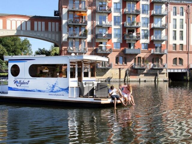 In Brandenburg an der Havel spielt sich das Leben auf, am und im Wasser ab