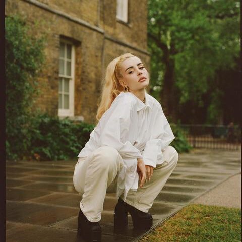 ILIRA veröffentlicht ihre neue Single „Another Heart“ / Musikvideo-Premiere heute um 15 Uhr