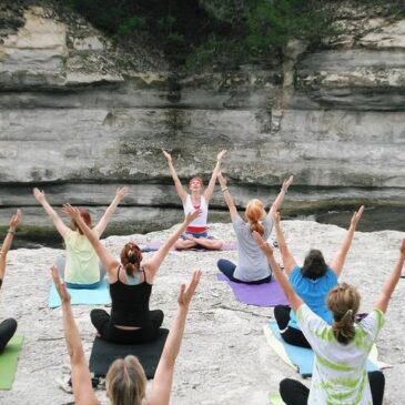 AOK-Yogaschule startet heute in Magdeburg: Expertin gibt Tipps und zeigt Übungen