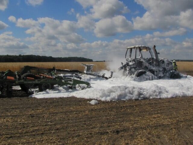 Heute im Landkreis Stendal: Traktor geht in Flammen auf / 200.000€ Schaden