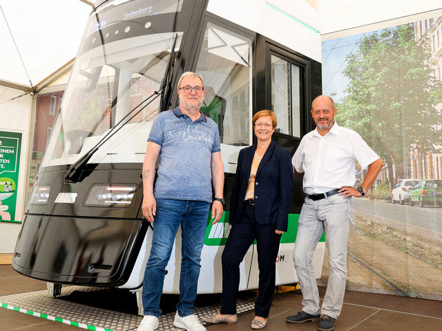 MVB blickt in die Zukunft: Neue Straßenbahn Flexity erstmals erlebbar und neuer Betriebshof im Entstehen