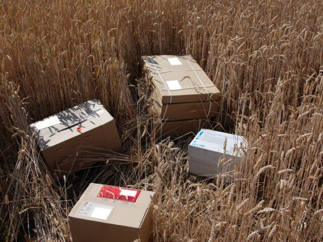 LKW aufgebrochen und Pakete geklaut