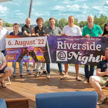 Heute am Fluss: Elbe-Gastronomen locken an elf Stationen zur Partynacht / Live-Bands, DJs und Drinks bei Riverside@Night