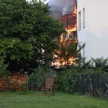Mehrfamilienhaus brennt in Wernigerode