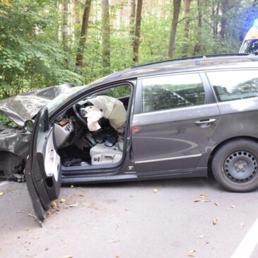 Heute auf der K1148: 34-Jährige fährt gegen Baum und wird schwer verletzt