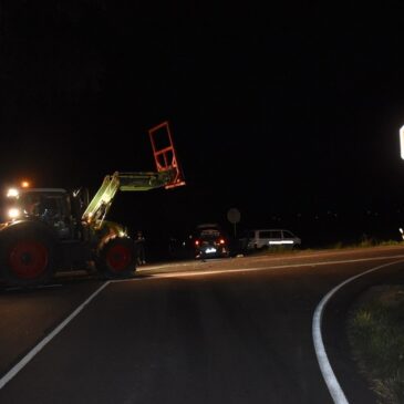 20-Jähriger Autofahrer kracht mit Traktor zusammen