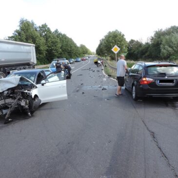 Unfall auf der B71 mit zwei schwerverletzten Personen