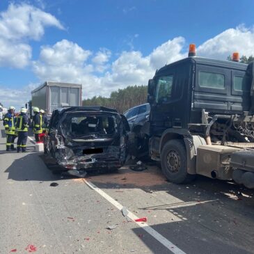 Heute auf der B189: Unfall mit mehreren Fahrzeugen – Motorradfahrer schwer verletzt