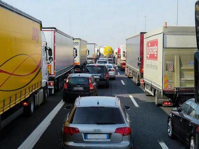 Ferienstart in Niedersachsen und Sachsen-Anhalt: Volle Autobahnen