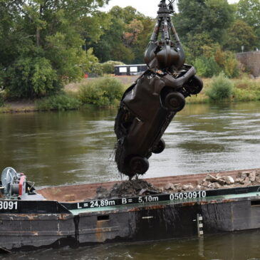 Angler findet Autowrack in der Elbe im Stadtgebiet Magdeburg