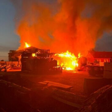Heute in Behnsdorf: Scheune und Sägewerk standen in Flammen